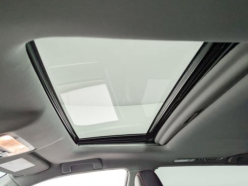 Used 2019 Toyota Highlander SE image 11