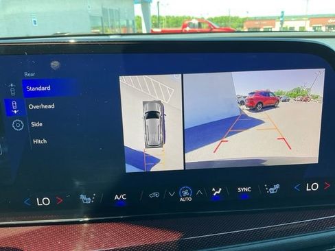Used 2025 Chevrolet Traverse Z71 w/ Enhanced Driving Package AWD/4WD image 6