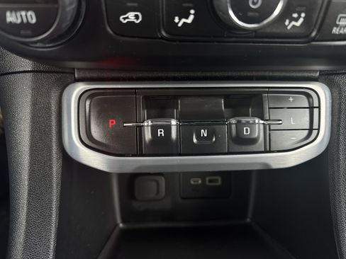 Used 2020 GMC Acadia SLE image 15