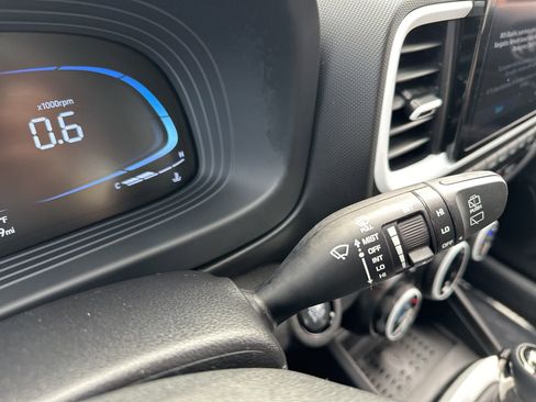 Used 2023 Hyundai Venue Limited FWD image 37