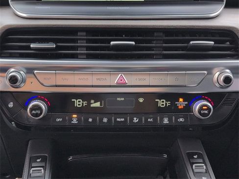 Used 2022 Kia Telluride SX w/ SX Prestige Package image 16