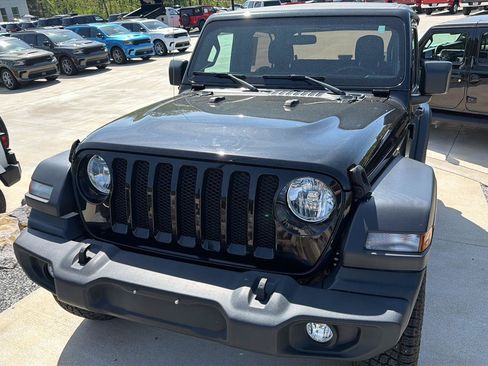 Used 2022 Jeep Wrangler Sport AWD/4WD image 8