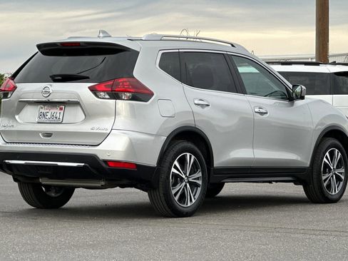 Certified 2019 Nissan Rogue SV w/ Premium Package image 4