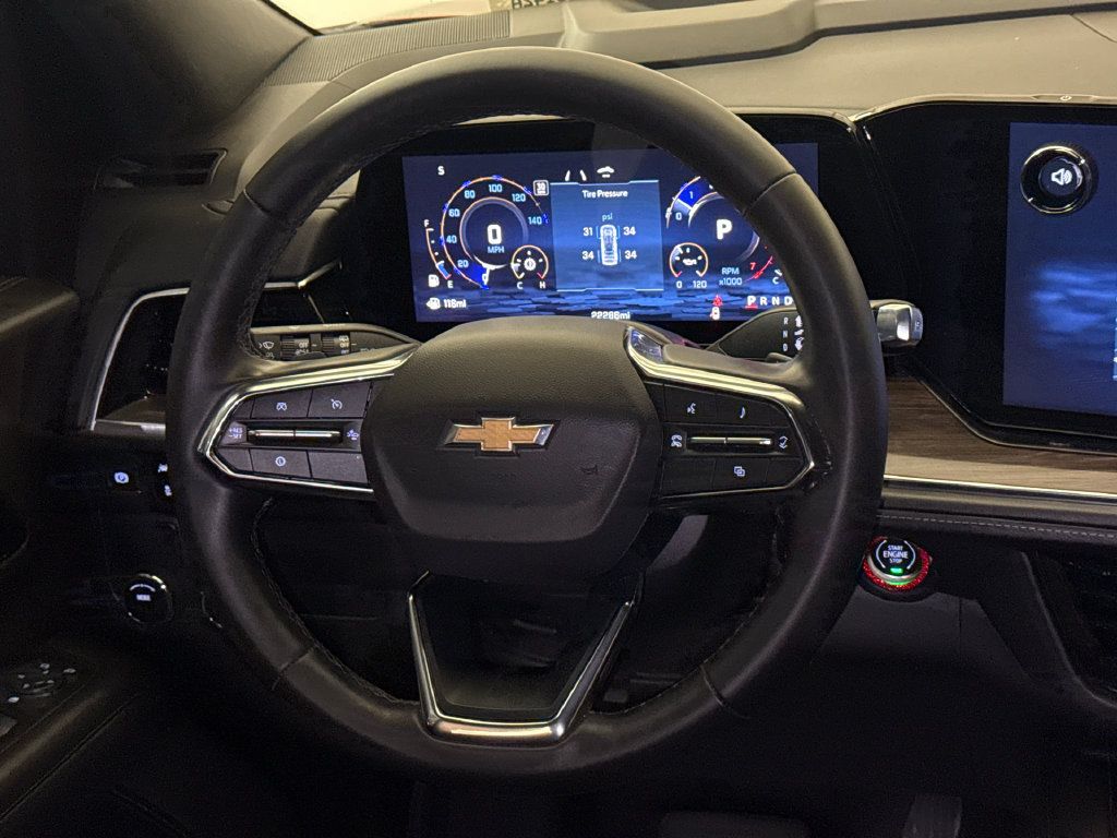 Used 2025 Chevrolet Suburban LS RWD image 13