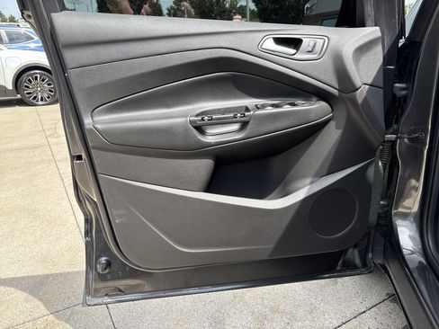 Used 2018 Ford Escape SE w/ SE Sync 3 Package FWD image 10