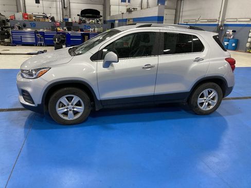 Used 2019 Chevrolet Trax LT w/ LT Convenience Package AWD/4WD image 4