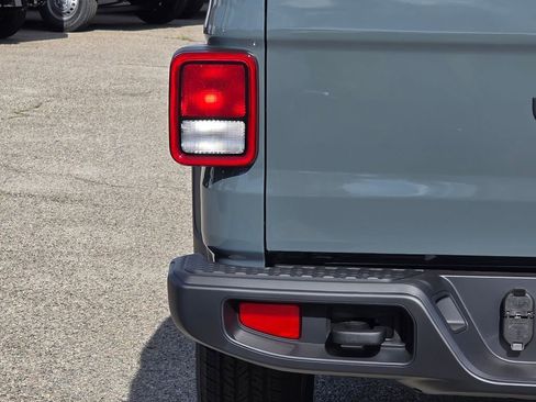New 2026 Jeep Gladiator Sport image 6