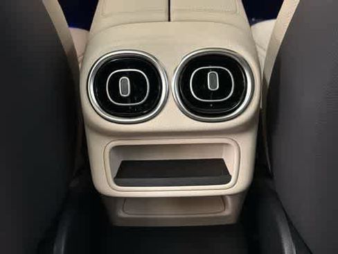 Used 2026 Mercedes-Benz GLC 300 4MATIC image 29
