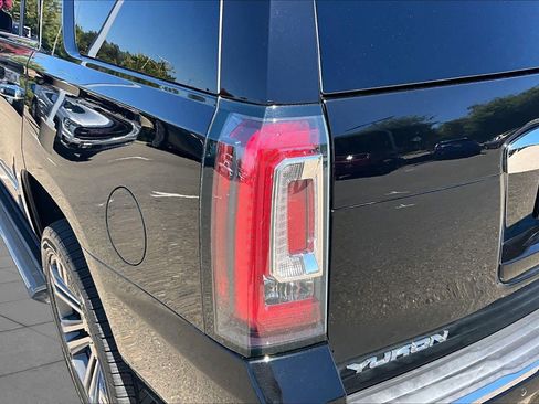 Used 2019 GMC Yukon Denali w/ Denali Ultimate Package AWD/4WD image 28