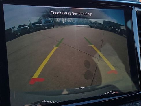 Used 2025 Chrysler Pacifica Select image 14