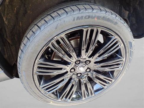 Used 2019 Land Rover Range Rover Long Wheelbase Supercharged AWD/4WD image 7