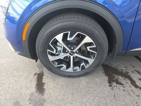 Used 2025 Kia Sportage EX image 14