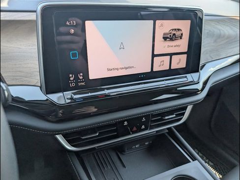 Certified 2025 Volkswagen Atlas SE FWD image 17