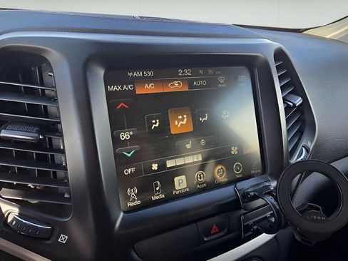 Used 2016 Jeep Cherokee Trailhawk w/ Comfort/Convenience Group image 21