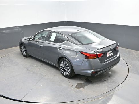 Used 2025 Nissan Altima 2.5 SV FWD image 28
