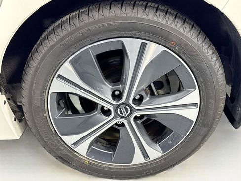 Used 2019 Nissan Leaf SV image 38