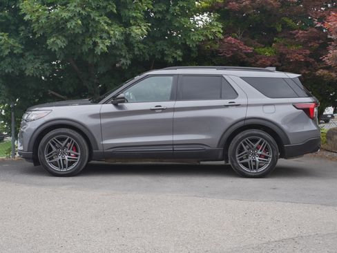 Certified 2025 Ford Explorer ST AWD/4WD image 21