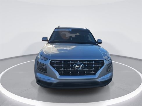 Used 2024 Hyundai Venue SEL image 3