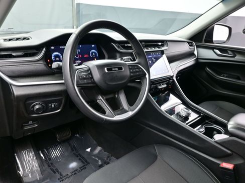 Used 2023 Jeep Grand Cherokee L Laredo image 14