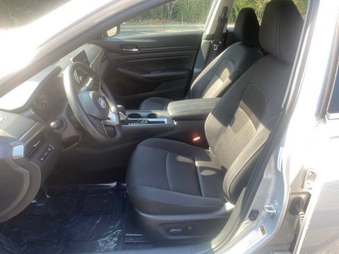 Certified 2025 Nissan Altima 2.5 SV FWD image 17
