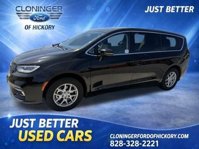 Used 2024 Chrysler Pacifica Touring-L