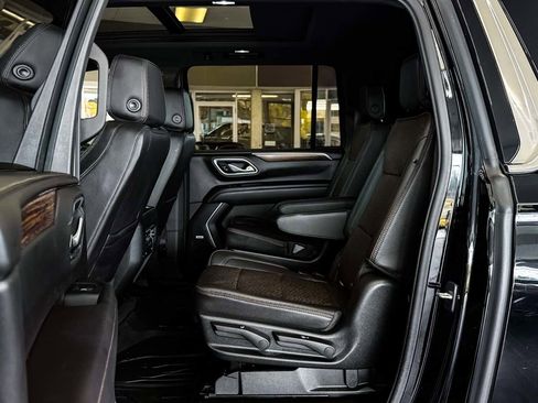 Used 2021 Chevrolet Suburban High Country w/ Premium Package image 29