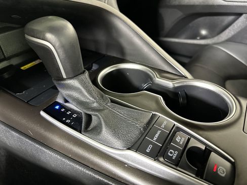 Used 2022 Toyota Camry XLE image 52