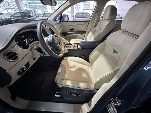Used 2023 Bentley Bentayga AWD/4WD image 15