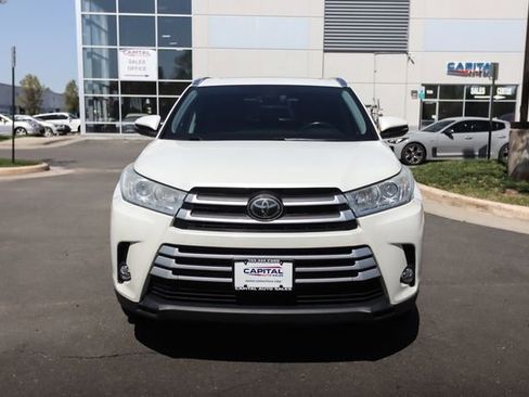 Used 2017 Toyota Highlander XLE image 6