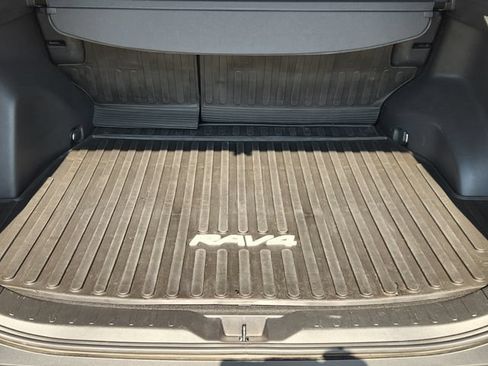 Used 2024 Toyota RAV4 LE AWD/4WD image 22