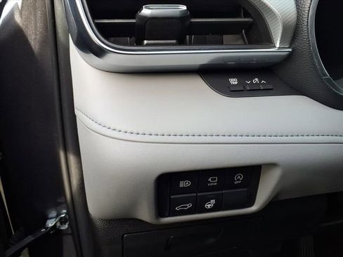 Used 2024 Toyota Highlander Platinum image 20