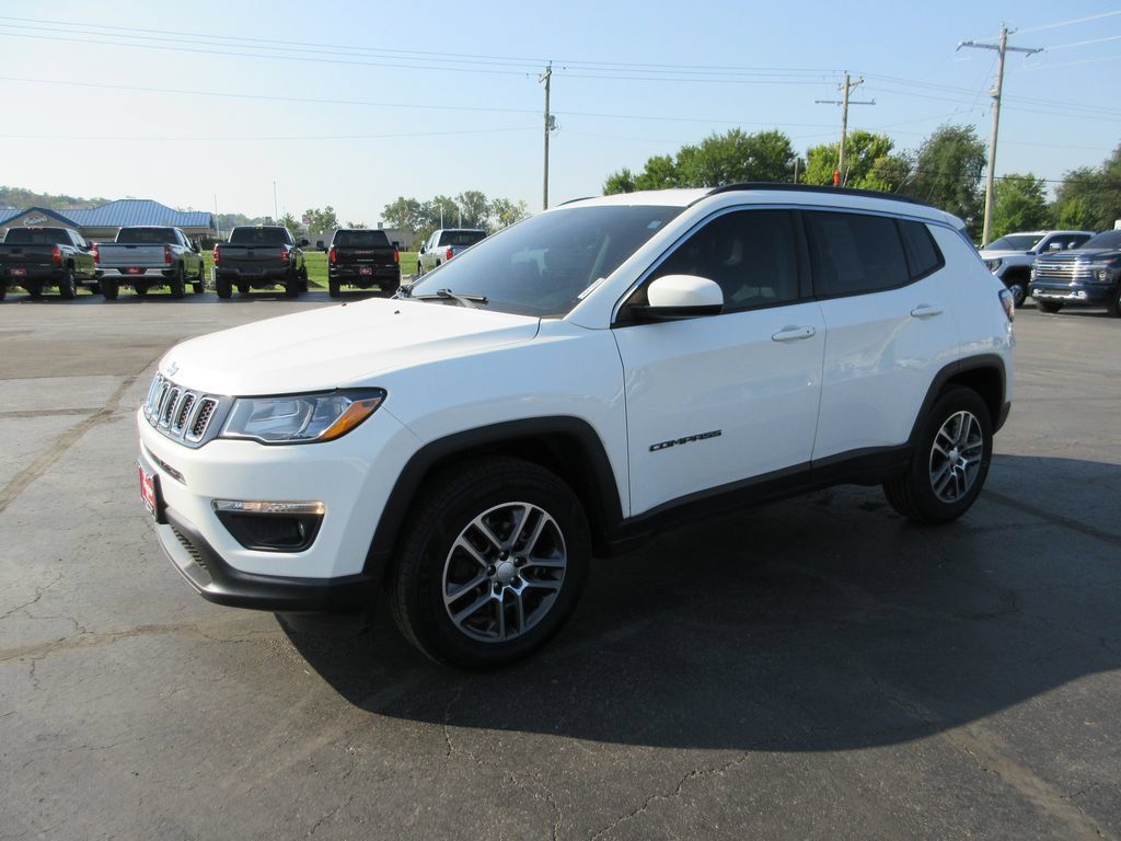 Used 2017 Jeep Compass Latitude w/ Cold Weather Group AWD/4WD image 11