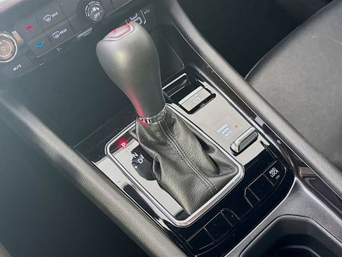 Used 2025 Jeep Compass Latitude image 19