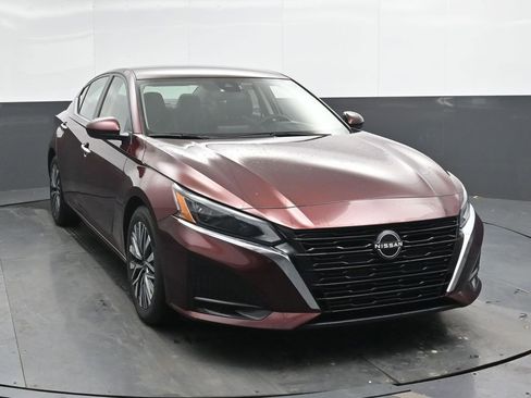 Used 2023 Nissan Altima 2.5 SV image 5