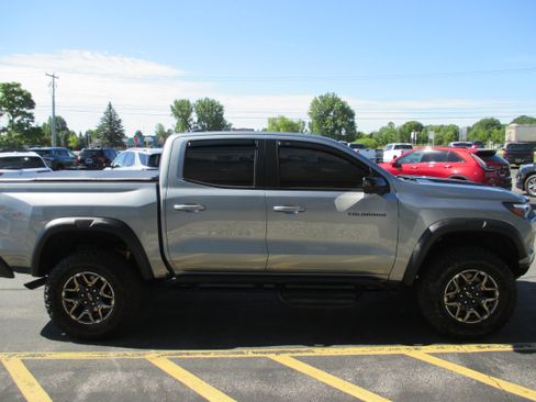 Used 2024 Chevrolet Colorado ZR2 w/ Technology Package AWD/4WD image 6