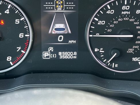 Used 2024 Subaru Crosstrek 2.0i Premium image 31