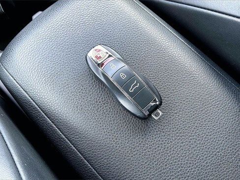 Used 2022 Porsche Macan image 38