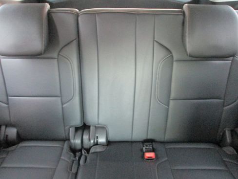 Used 2017 Chevrolet Suburban Premier AWD/4WD image 16