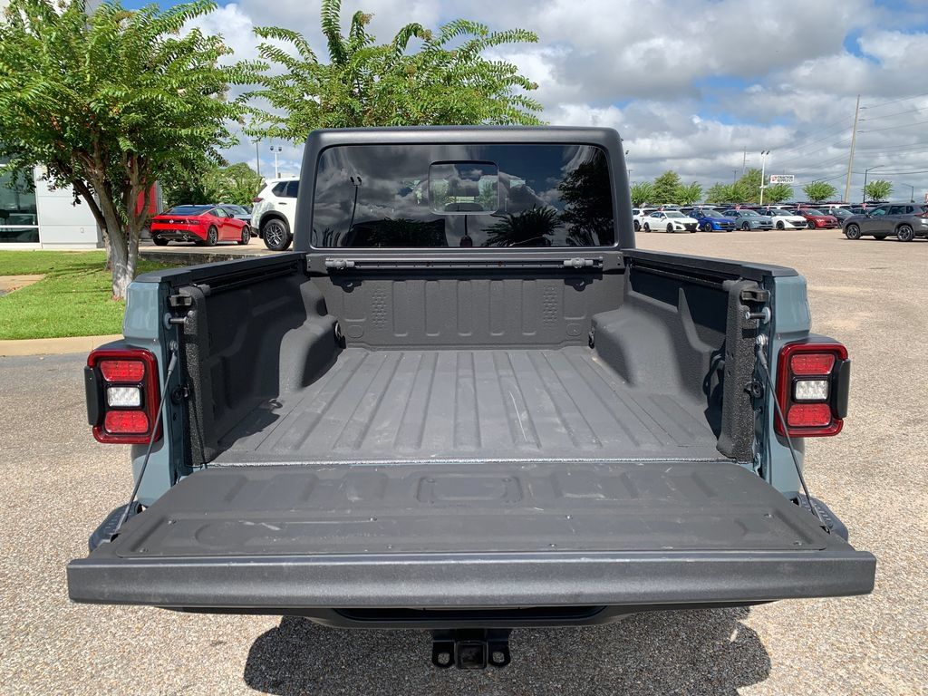 Used 2024 Jeep Gladiator Mojave w/ Convenience Group AWD/4WD image 7