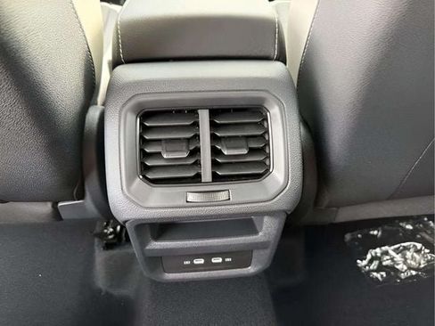 New 2026 Volkswagen Taos SE AWD/4WD image 10