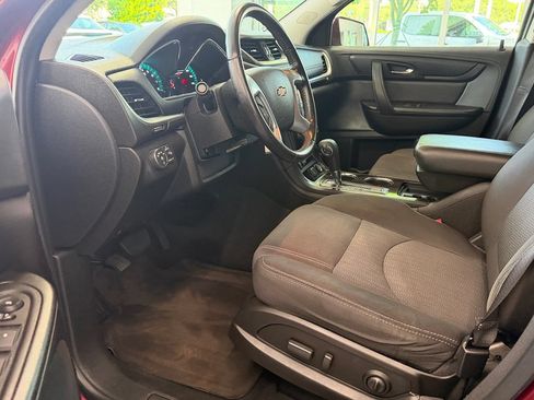 Used 2017 Chevrolet Traverse LT w/ Style and Technology Package FWD image 11