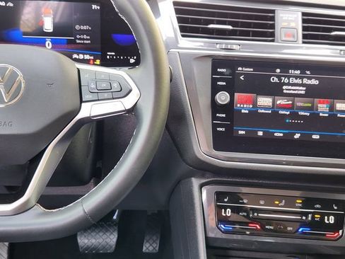 Used 2022 Volkswagen Tiguan SE AWD/4WD image 27