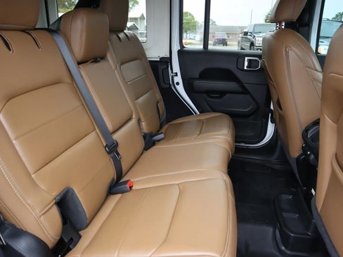 Used 2021 Jeep Wrangler Unlimited Sahara image 24