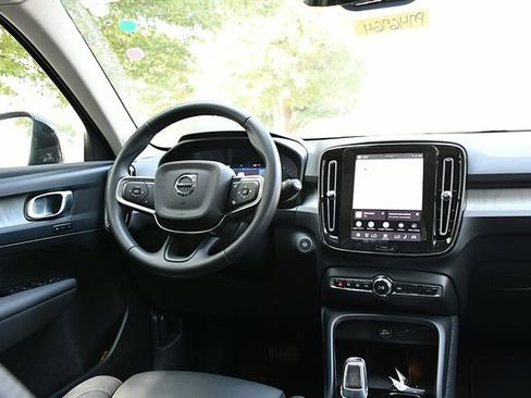 Used 2026 Volvo XC40 B5 Plus AWD/4WD image 19