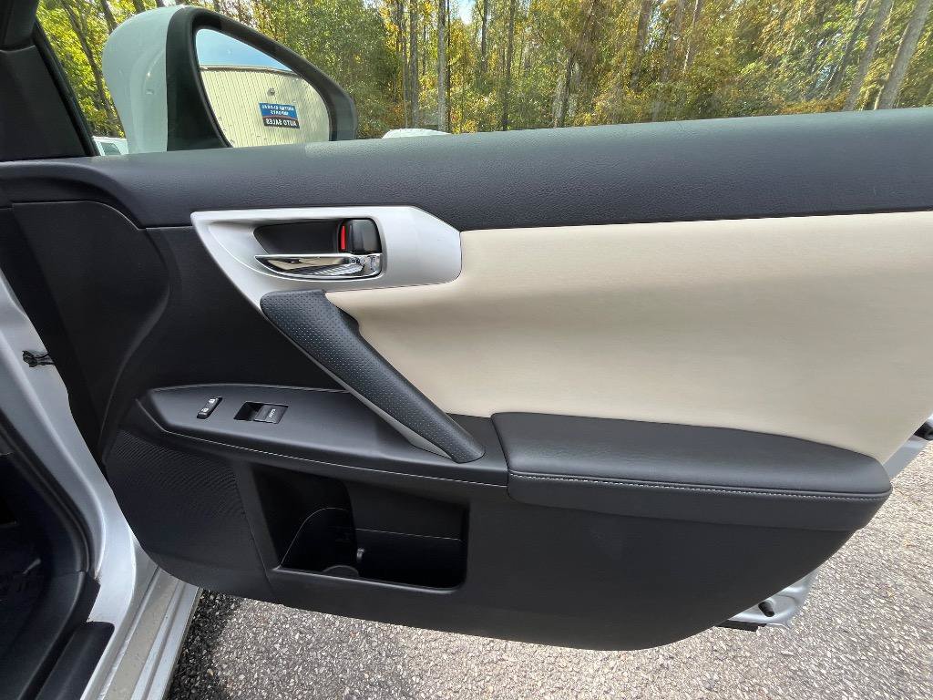 Used 2011 Lexus CT 200h Premium w/ Premium Audio Pkg FWD image 40