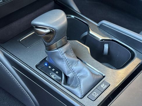 Used 2024 Lexus ES 300h w/ Premium Package FWD image 17