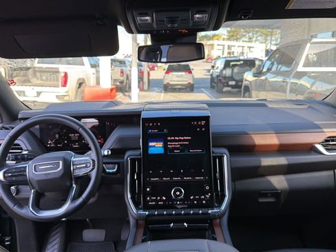 Used 2025 GMC Yukon Denali image 6