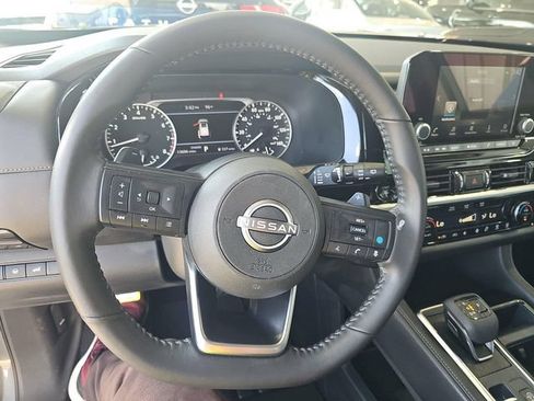 Certified 2025 Nissan Pathfinder SV FWD image 6