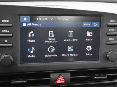 Certified 2025 Hyundai Elantra Sport image 31