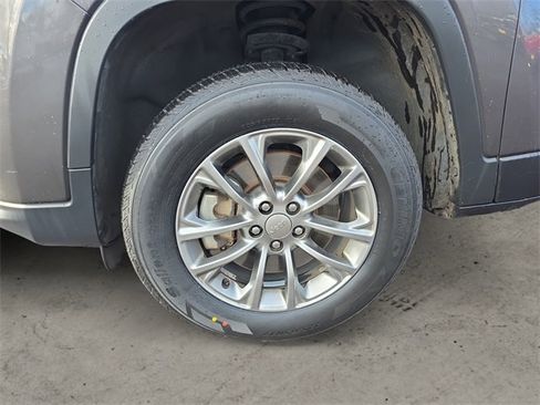 Used 2019 Jeep Cherokee Latitude Plus w/ Comfort/Convenience Group image 14